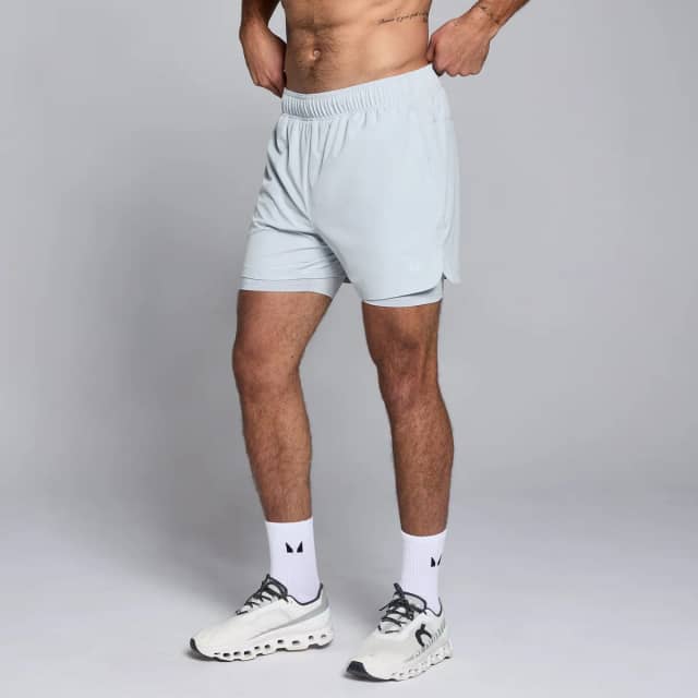 Myprotein MP 2-in-1-trainingsshort met binnenbeenlengte van 13 cm voor heren - Lichtblauw