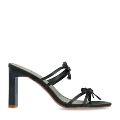 Groene sandalen met hak en strikjes