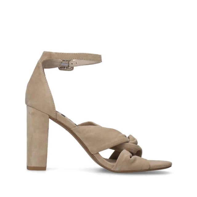 Sacha Beige geknoopte suède sandalen met hak