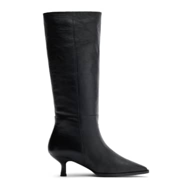 Zwarte hoge leren laarzen met kitten heel