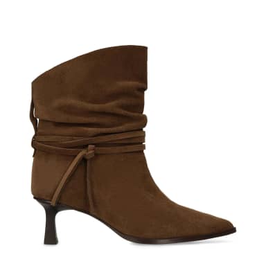 Manfield Taupe Suède Slouchy Enkellaarsjes Trechterhakvan 6 Cm