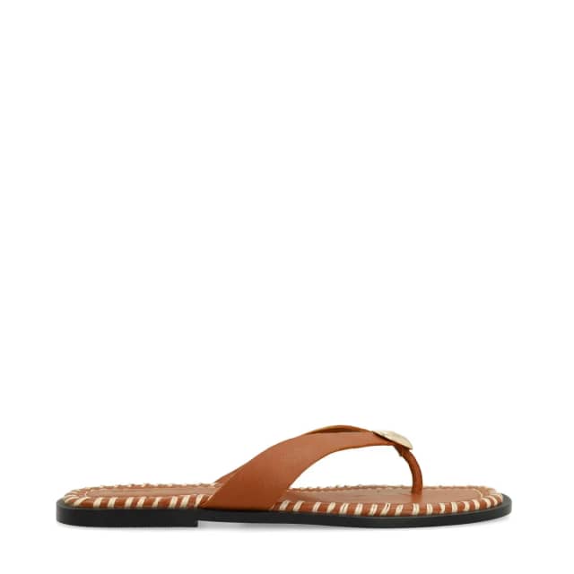 Sacha Cognac leren slippers met goudkleurig detail
