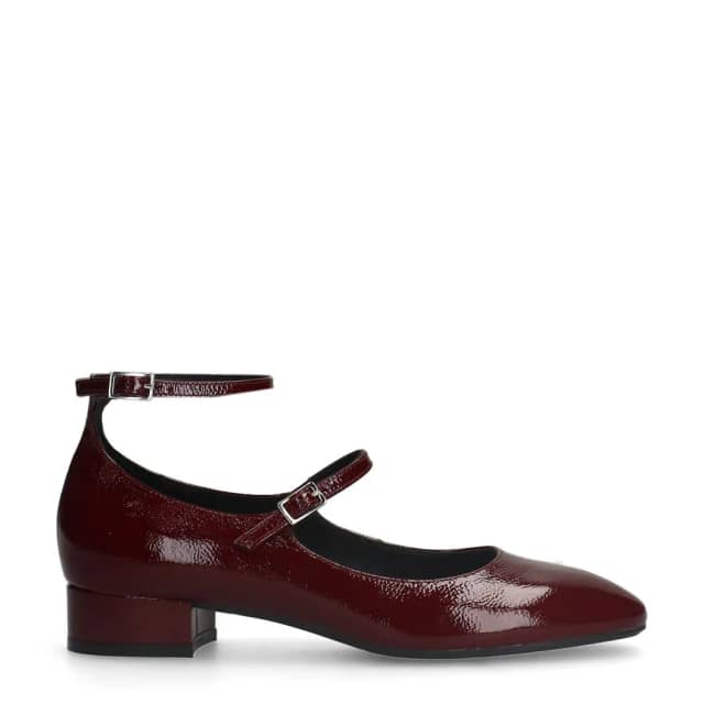 Manfield Bordeaux Rode Lak Leren Mary Jane Pumps Met Lage Hak Van 3 Cm Met Gespsluiting